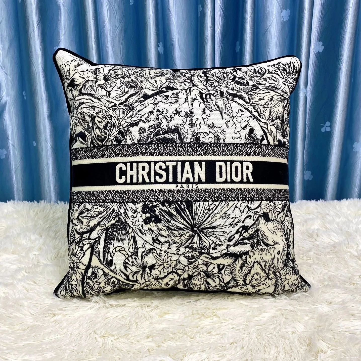 MOTIF WORLD PILLOW CHRISTIAN BLACK 0730